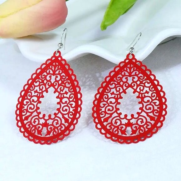 Ophelia Filigree Teardrop Water Drop Dangle Earrings Sweet Red Gift Packaged - Picture 3 of 8